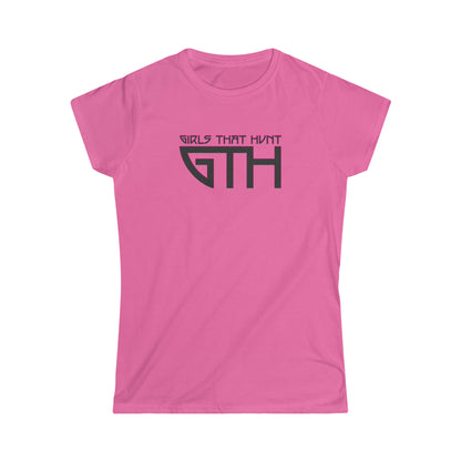 Girls That Hunt Tee - Pink - Celebrating women hunters in style