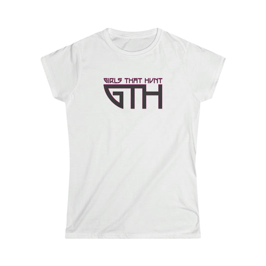 Girls That Hunt Tee - White - Celebrating women hunters in style